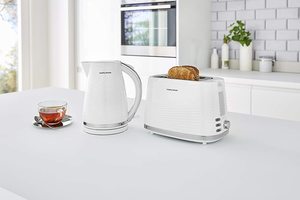 Morphy Richards Dune Kettle's matching toaster.