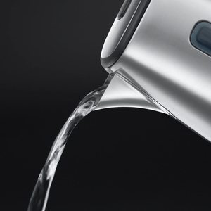 Russell Hobbs 25111 Eclipse Kettle's perfect pour spout.