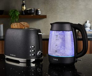Tower Glass Kettle with a matching toaster.