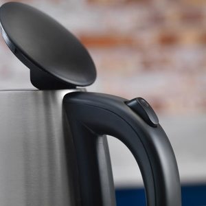 Tower Infinity Kettle's push button lid.