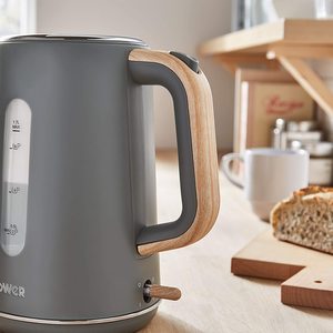 Tower Scandi Kettle on display in a kitchen.