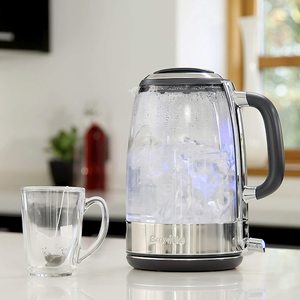 Breville VKT071 Glass Kettle boiling water.