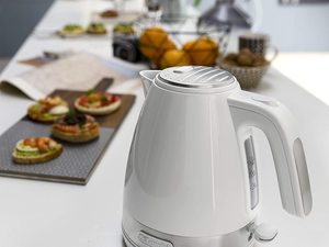 De'Longhi Active Line Kettle in a kitchen.