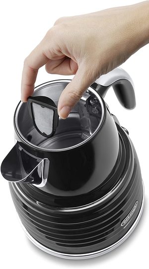 De'Longhi Scultura Kettle's limescale filter.