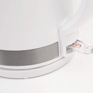 Haden Chester Kettle's illuminating power switch.