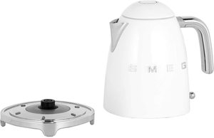 Smeg Retro Kettle with its base.